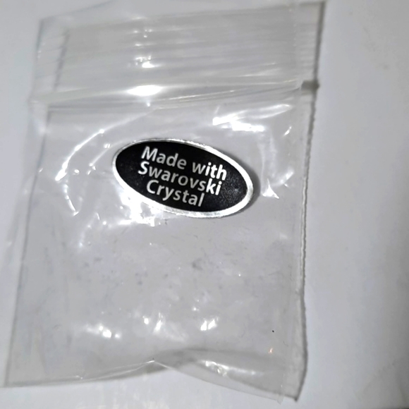 Swarovski Crystal Heart Stud Earrings NWOT - Picture 6 of 7